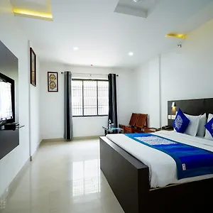 Hotel Oyo 022 Hotel Halfmoon Kozhikode